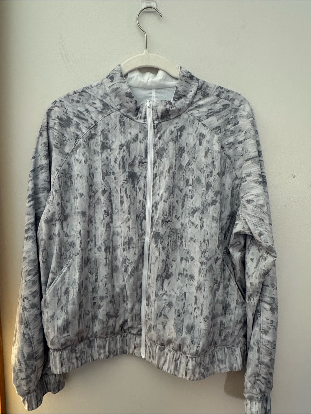 Lululemon Bombs Away Jacket
White / City Breeze White Multi